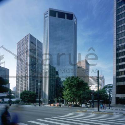 Conjunto comercial para locação com 245m² e 5 vagas, na Avenida Paulista, com copa, ar, forro e piso elevado em prédio de excelente padrão. R$ 25.500,00